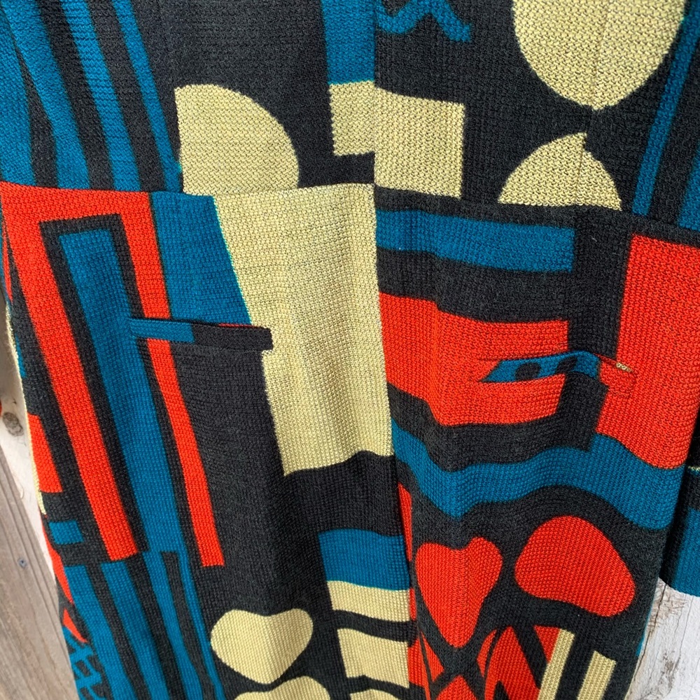 Color-blocked Shift Dress - Picture 9 of 16